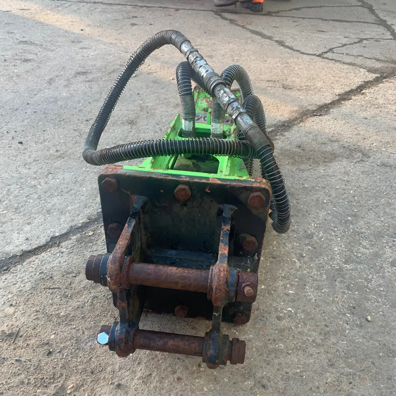 IMPACT 100S  BREAKER ATTACHMENT – TAKEUCHI FITTING